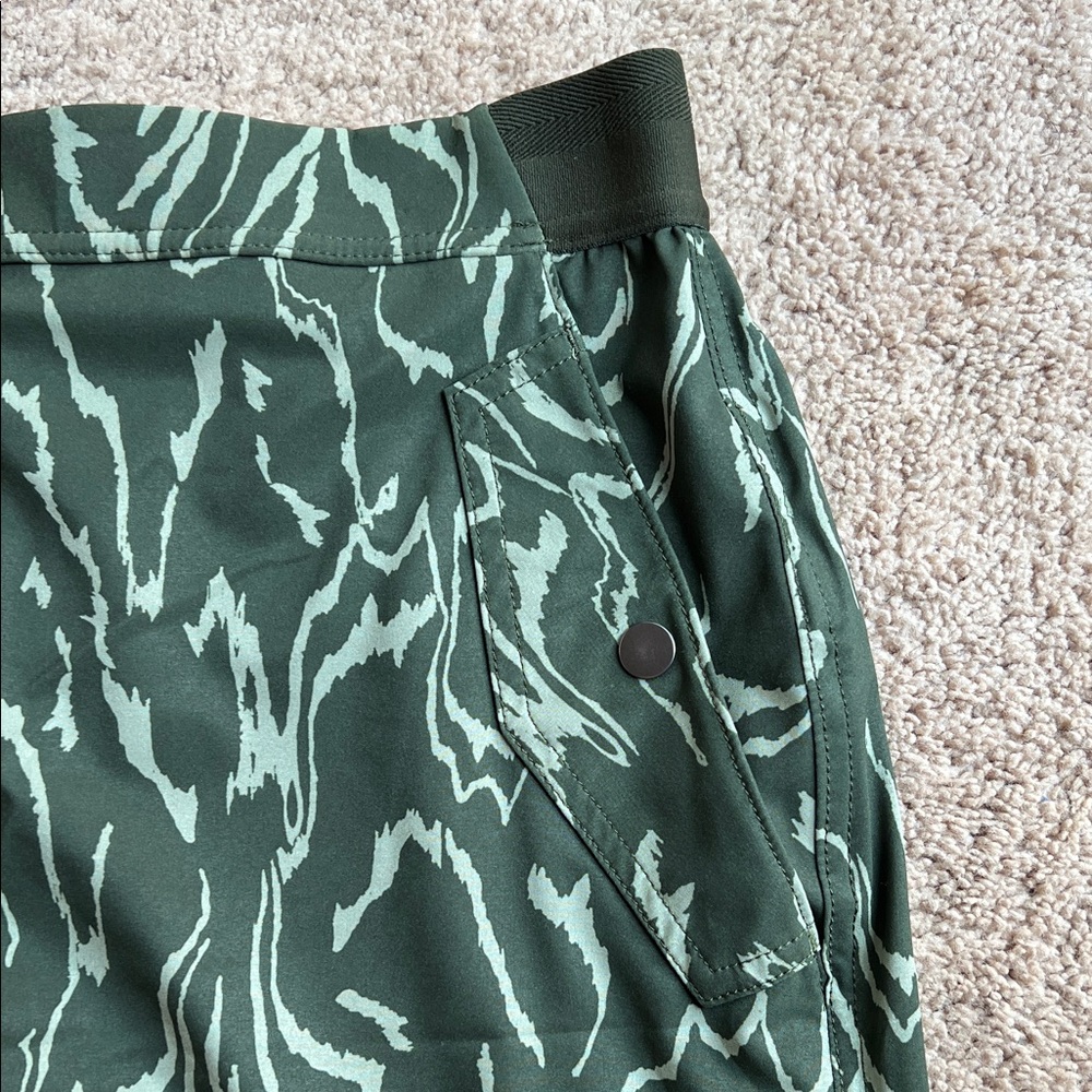 Athleta Green Patterned Skort - image 4